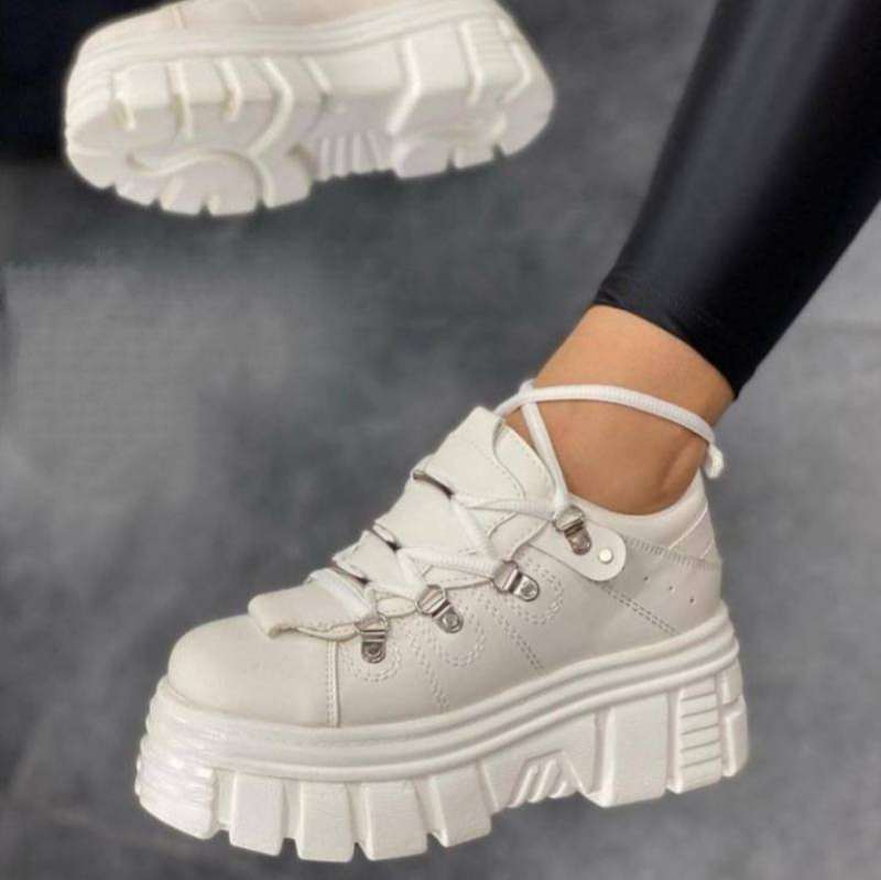 استایل با کتانی لژدار