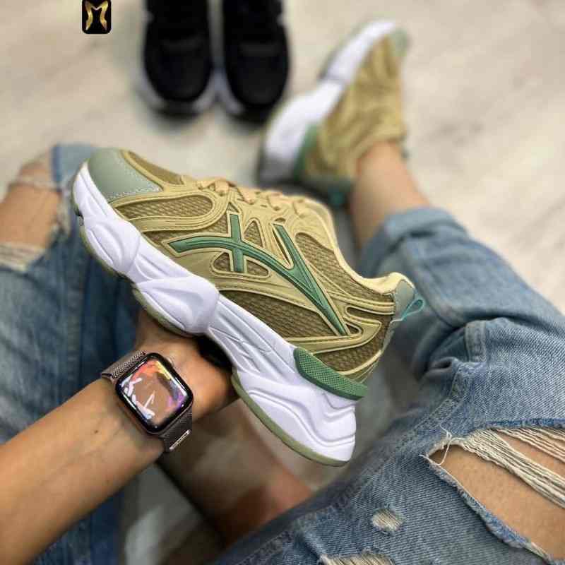 خرید انواع کتونی اسنیکرز زنانه