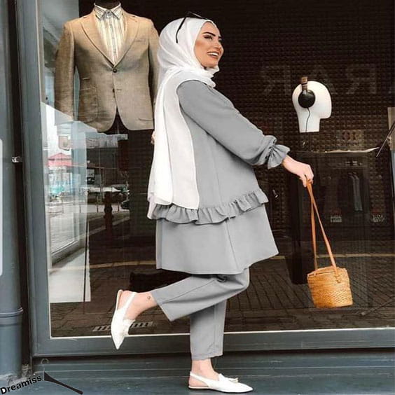 استایل تابستانه با ست رنگ طوسی